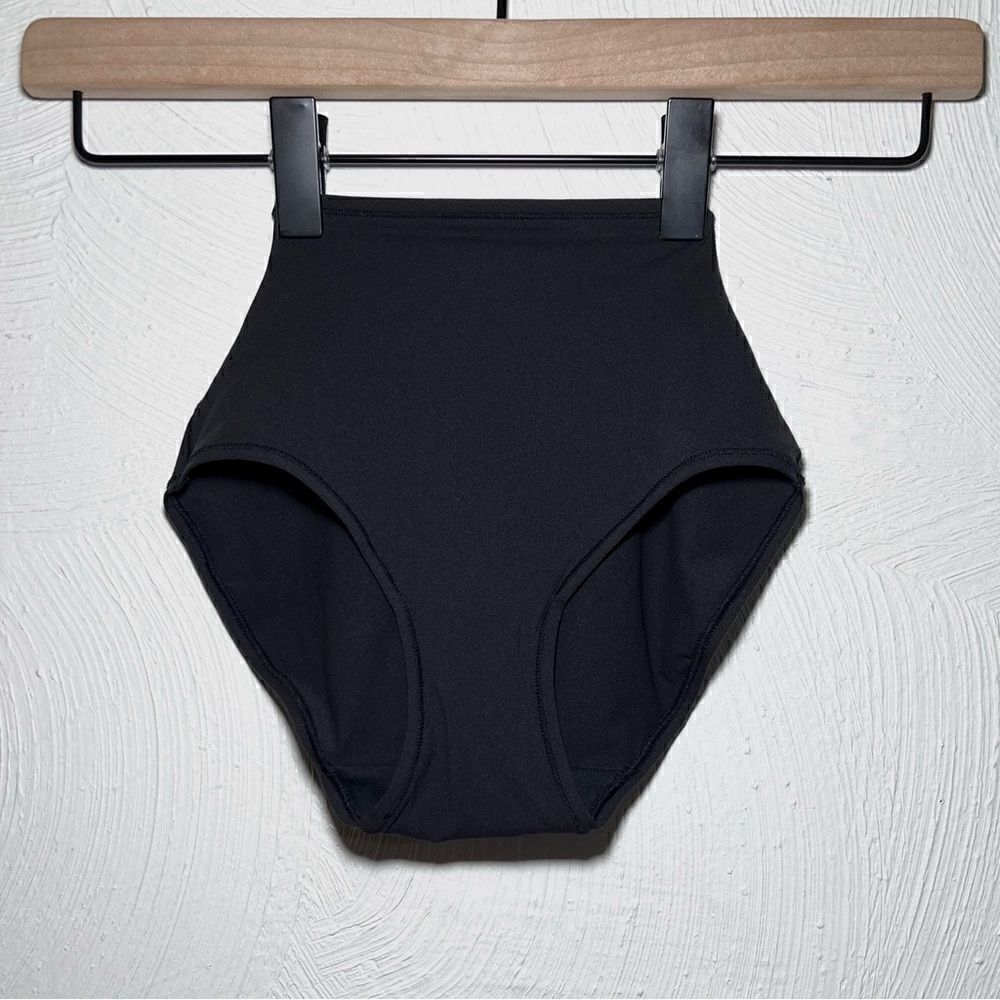 SKIMS Fits Everybody Full Brief in Onyx
